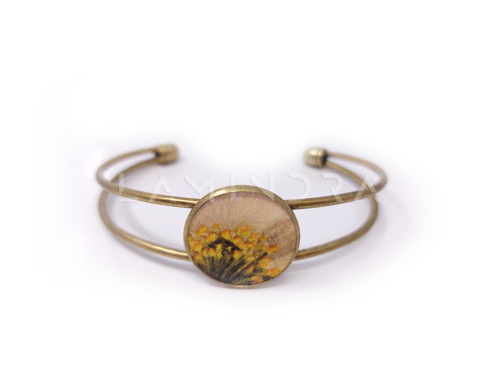 Karkötők, kézműves ékszerek: KA069, Antikolt bronz színű karperec virágos Eco-bőrrel 